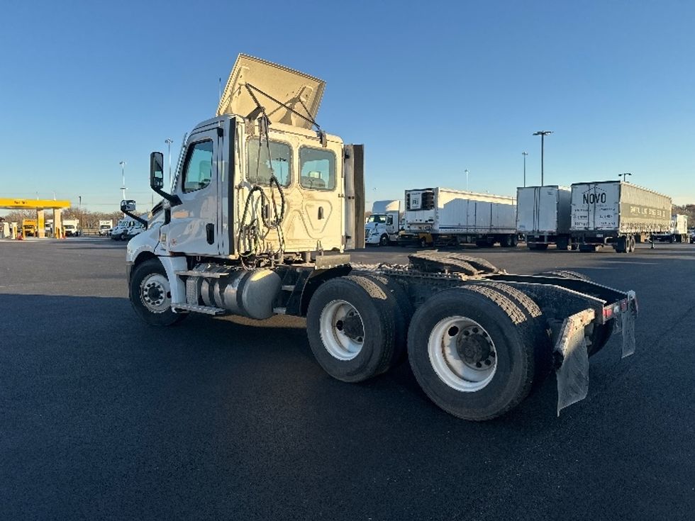 Day Cab Tractor-Heavy Duty Tractors-Freightliner-2020-T12664ST-Chicago (Melrose Park)-IL-488,000\n\t\tmiles-$ 50,250 - Image 5