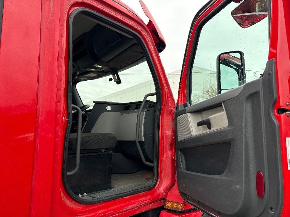 Day Cab Tractor-Heavy Duty Tractors-Freightliner-2020-T12664ST-Chicago (Melrose Park)-IL-511,552\n\t\tmiles-$ 40,250 - Image 12