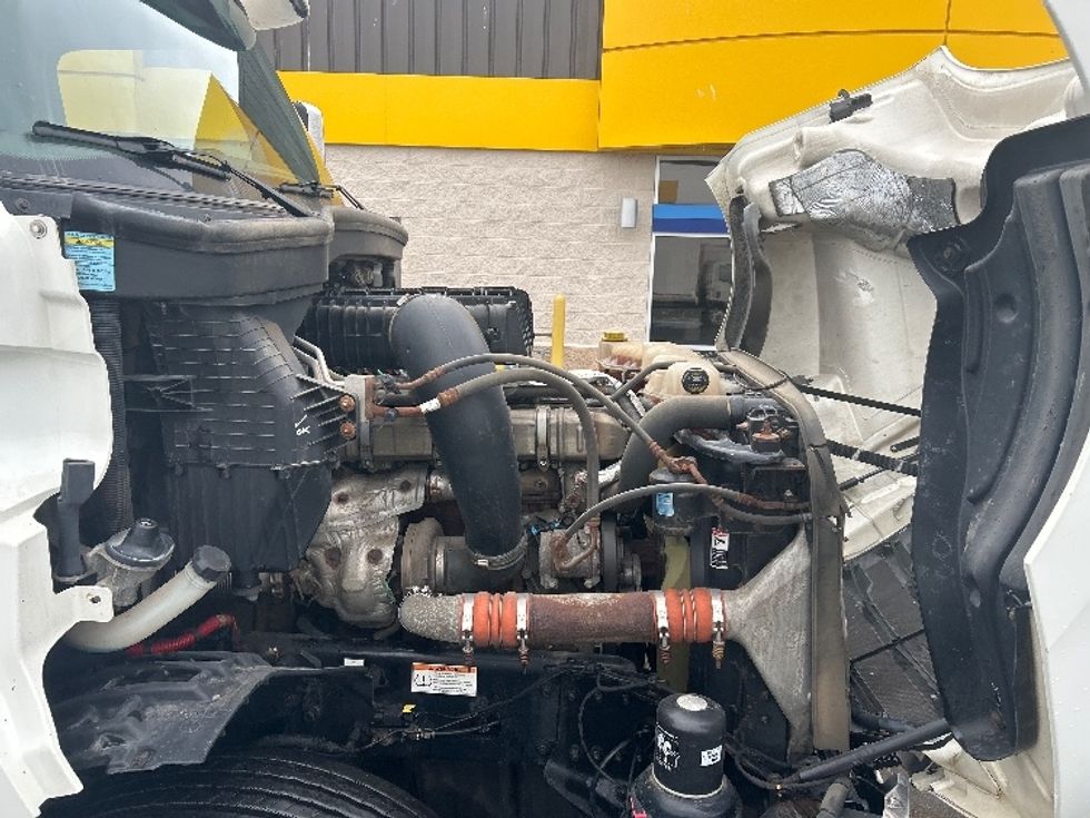 Day Cab Tractor-Heavy Duty Tractors-Freightliner-2020-T12664ST-Chicopee-MA-317,675\n\t\tmiles-$ 44,750 - Image 15