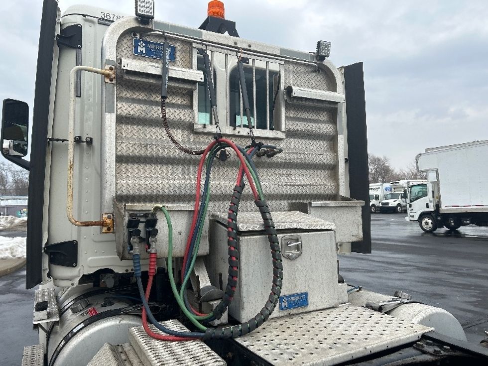 Day Cab Tractor-Heavy Duty Tractors-Freightliner-2020-T12664ST-Chicopee-MA-317,675\n\t\tmiles-$ 44,750 - Image 17