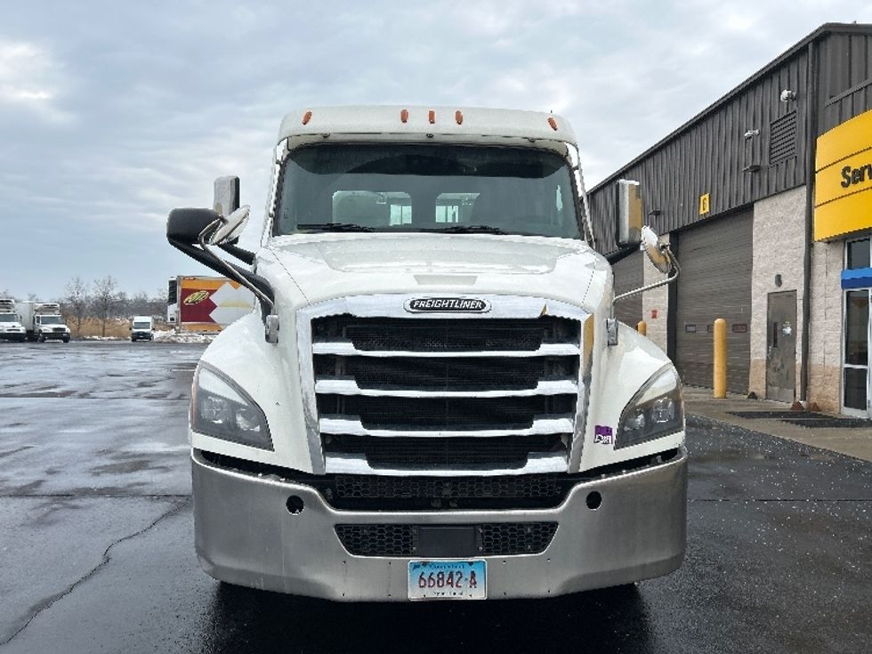 Day Cab Tractor-Heavy Duty Tractors-Freightliner-2020-T12664ST-Chicopee-MA-317,675\n\t\tmiles-$ 44,750 - Image 2