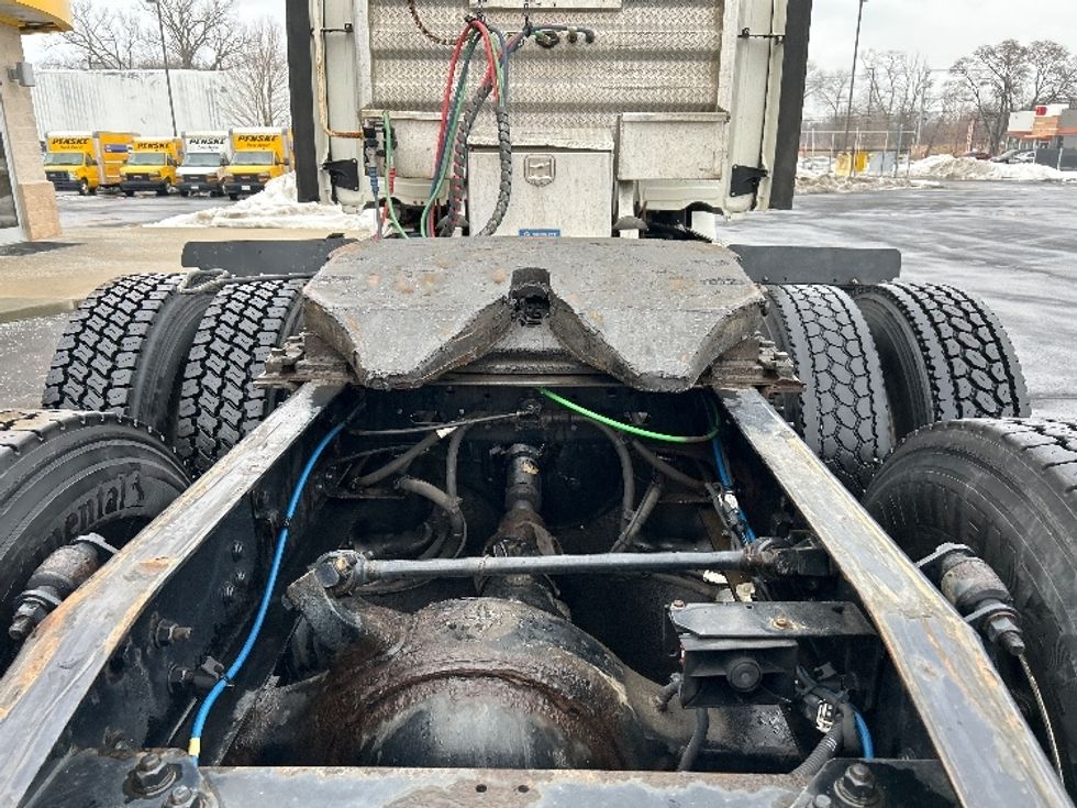 Day Cab Tractor-Heavy Duty Tractors-Freightliner-2020-T12664ST-Chicopee-MA-317,675\n\t\tmiles-$ 44,750 - Image 6