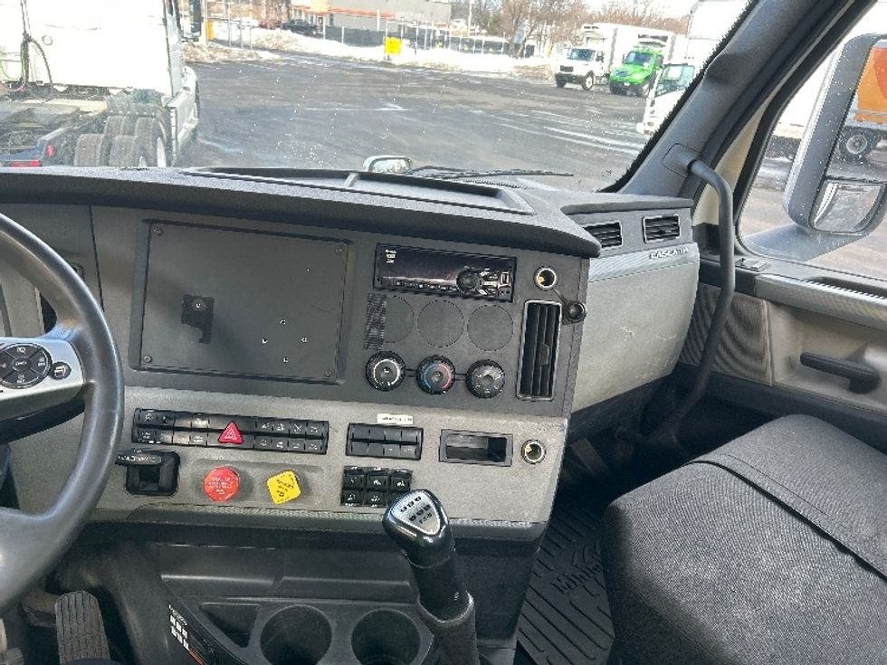 Day Cab Tractor-Heavy Duty Tractors-Freightliner-2020-T12664ST-Chicopee-MA-329,442\n\t\tmiles-$ 44,250 - Image 10
