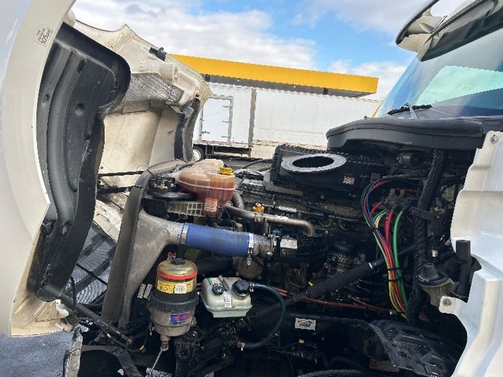 Day Cab Tractor-Heavy Duty Tractors-Freightliner-2020-T12664ST-Chicopee-MA-329,442\n\t\tmiles-$ 44,250 - Image 16