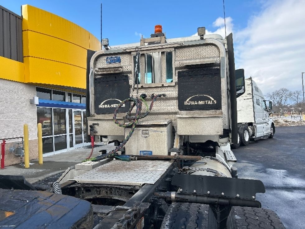 Day Cab Tractor-Heavy Duty Tractors-Freightliner-2020-T12664ST-Chicopee-MA-329,442\n\t\tmiles-$ 44,250 - Image 17