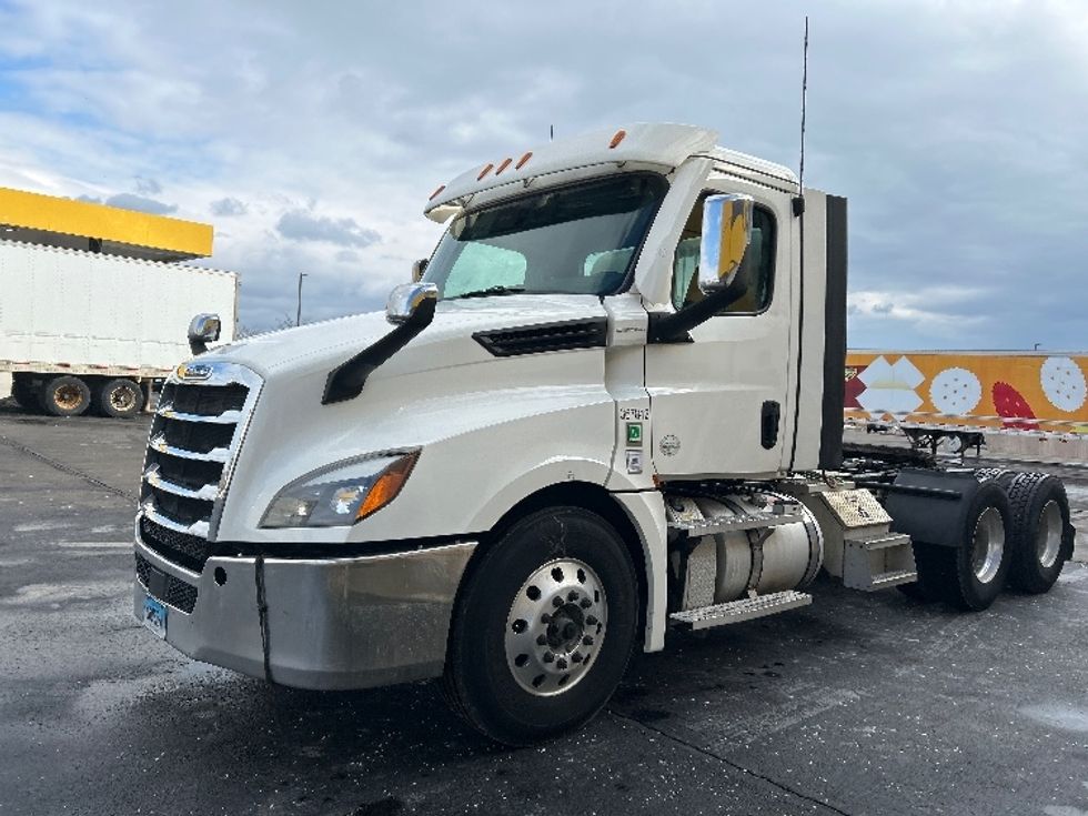 Day Cab Tractor-Heavy Duty Tractors-Freightliner-2020-T12664ST-Chicopee-MA-329,442\n\t\tmiles-$ 44,250 - Image 3