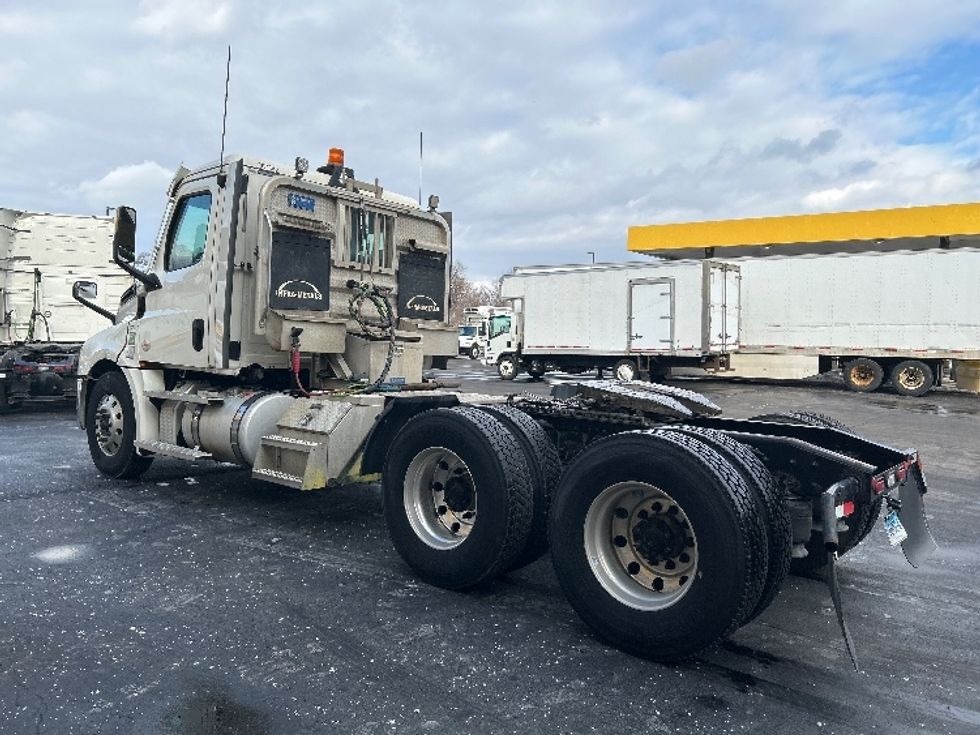 Day Cab Tractor-Heavy Duty Tractors-Freightliner-2020-T12664ST-Chicopee-MA-329,442\n\t\tmiles-$ 44,250 - Image 5