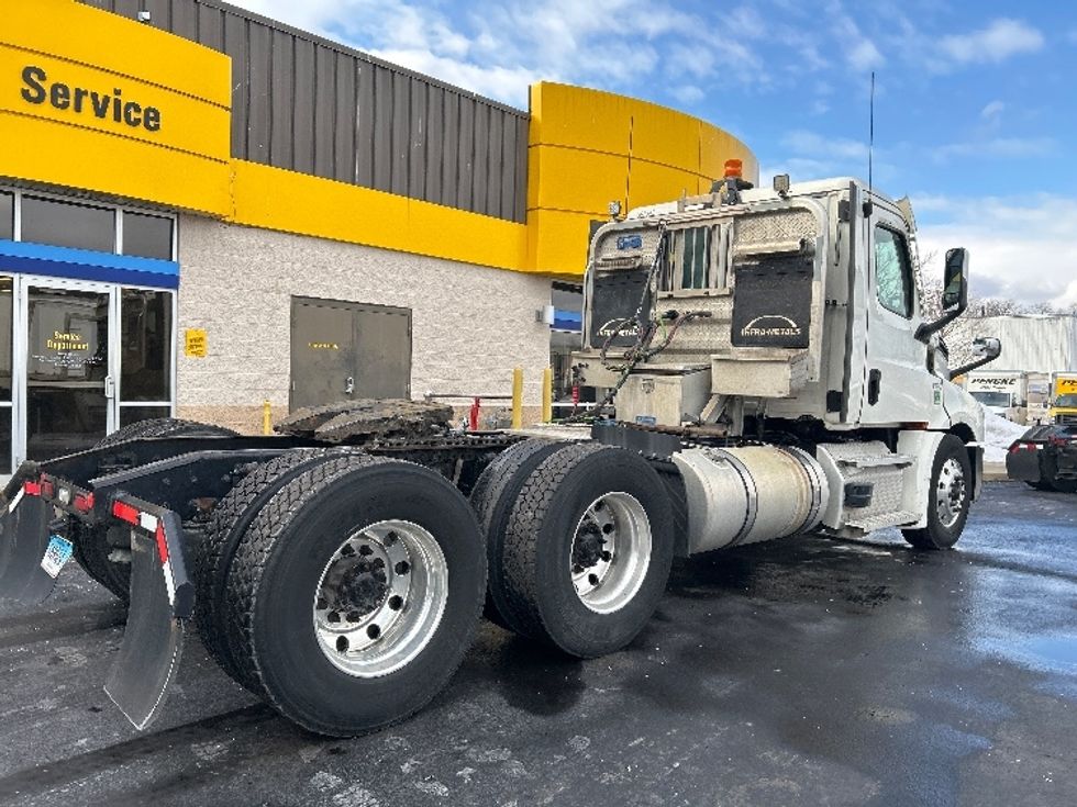Day Cab Tractor-Heavy Duty Tractors-Freightliner-2020-T12664ST-Chicopee-MA-329,442\n\t\tmiles-$ 44,250 - Image 7