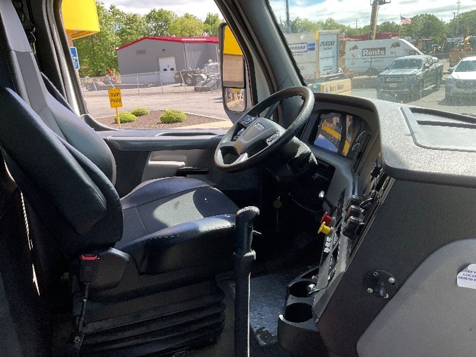 Day Cab Tractor-Heavy Duty Tractors-Freightliner-2020-T12664ST-Chicopee-MA-411,442\n\t\tmiles-$ 50,750 - Image 14