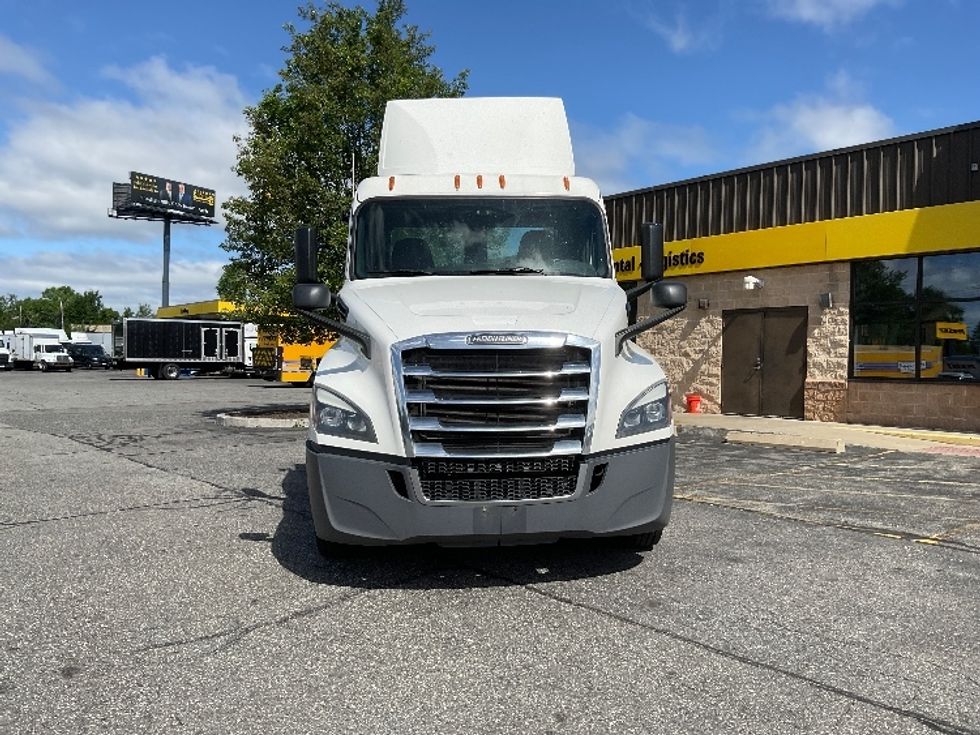 Day Cab Tractor-Heavy Duty Tractors-Freightliner-2020-T12664ST-Chicopee-MA-411,442\n\t\tmiles-$ 50,750 - Image 2