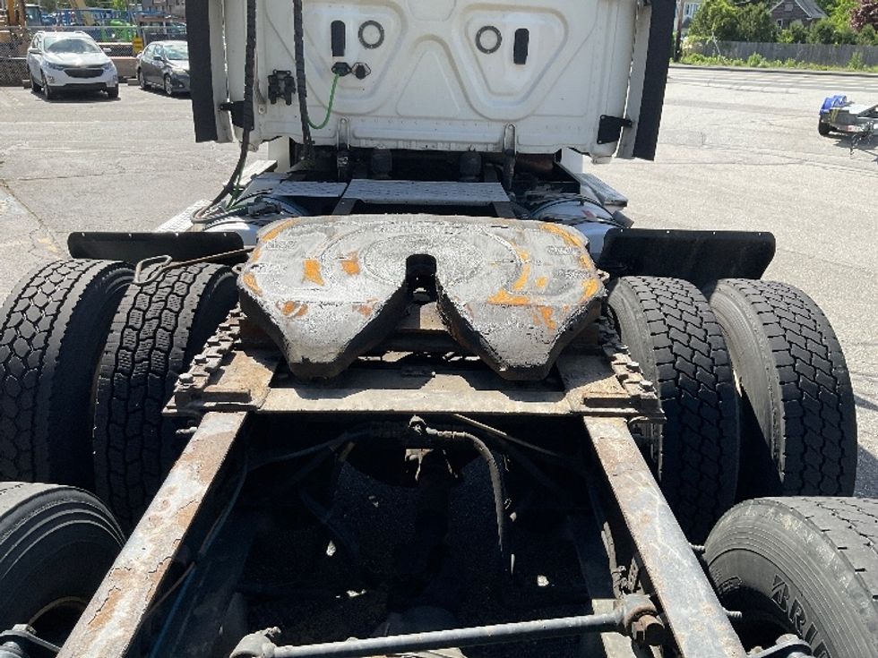 Day Cab Tractor-Heavy Duty Tractors-Freightliner-2020-T12664ST-Chicopee-MA-411,442\n\t\tmiles-$ 50,750 - Image 6