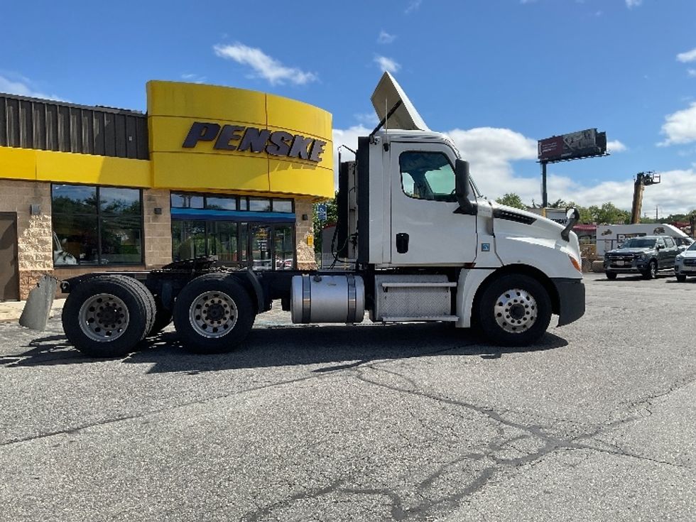 Day Cab Tractor-Heavy Duty Tractors-Freightliner-2020-T12664ST-Chicopee-MA-411,442\n\t\tmiles-$ 50,750 - Image 8