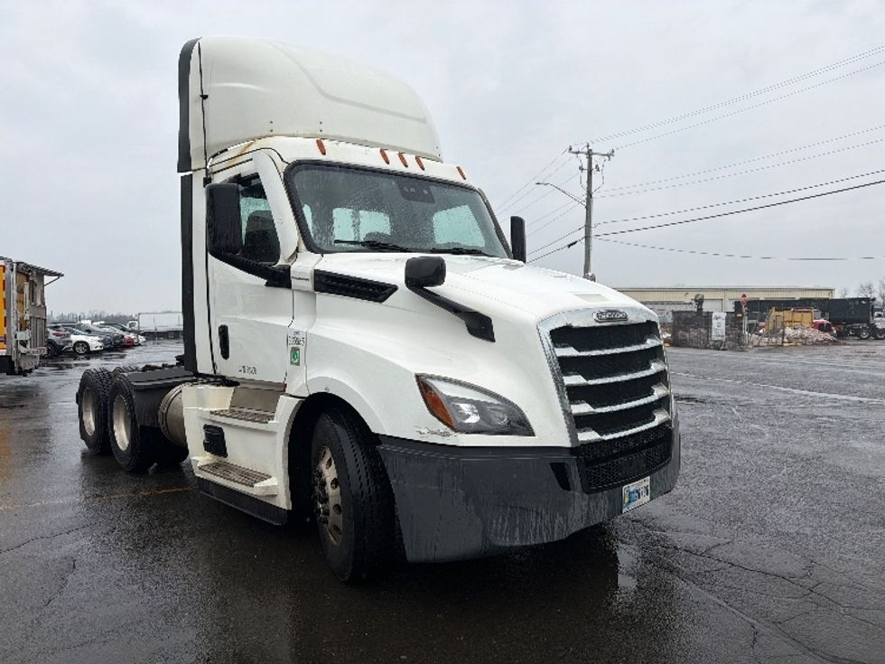 Day Cab Tractor-Heavy Duty Tractors-Freightliner-2020-T12664ST-Chicopee-MA-754,342\n\t\tmiles-$ 27,250 - Image 1