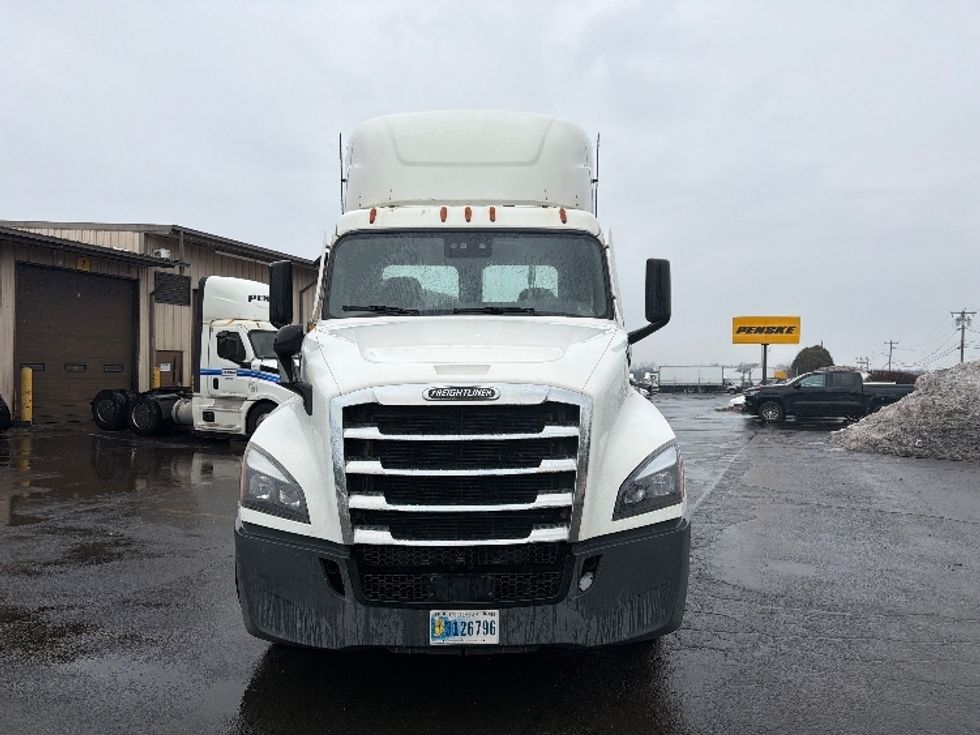 Day Cab Tractor-Heavy Duty Tractors-Freightliner-2020-T12664ST-Chicopee-MA-754,342\n\t\tmiles-$ 27,250 - Image 2