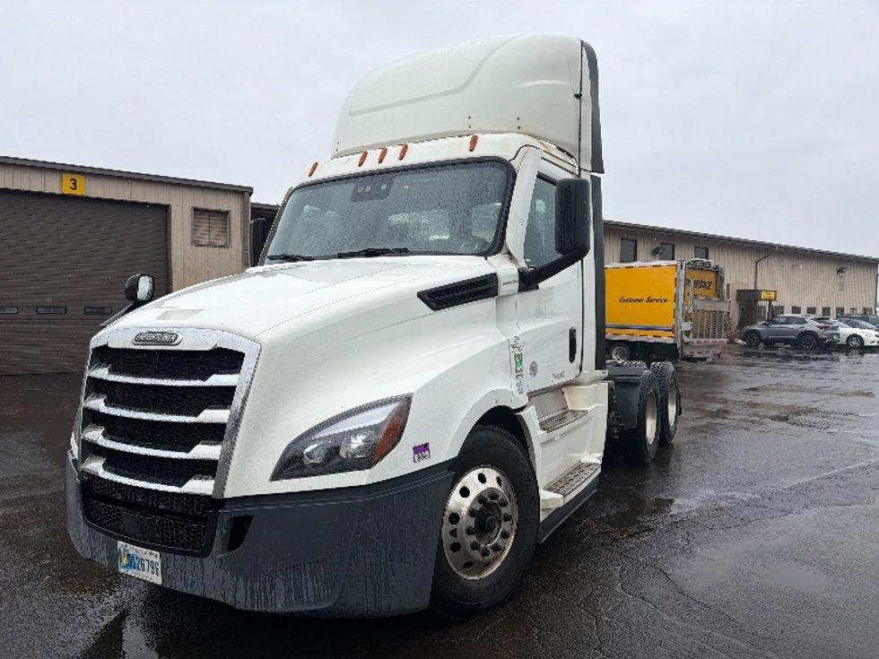 Day Cab Tractor-Heavy Duty Tractors-Freightliner-2020-T12664ST-Chicopee-MA-754,342\n\t\tmiles-$ 27,250 - Image 3