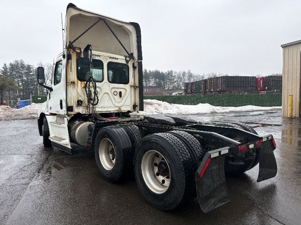 Day Cab Tractor-Heavy Duty Tractors-Freightliner-2020-T12664ST-Chicopee-MA-754,342\n\t\tmiles-$ 27,250 - Image 5