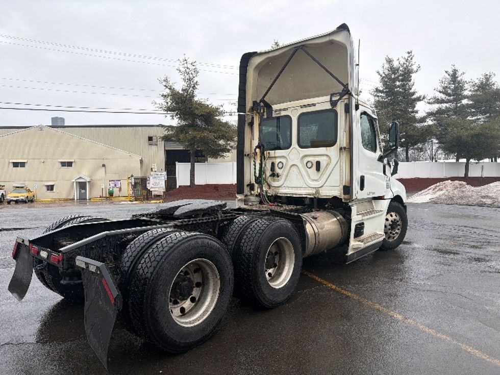 Day Cab Tractor-Heavy Duty Tractors-Freightliner-2020-T12664ST-Chicopee-MA-754,342\n\t\tmiles-$ 27,250 - Image 7