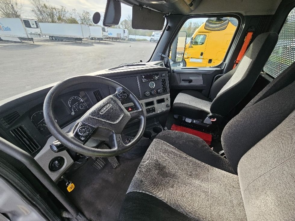Day Cab Tractor-Heavy Duty Tractors-Freightliner-2020-T12664ST-Cincinnati-OH-385,034\n\t\tmiles-$ 51,250 - Image 10