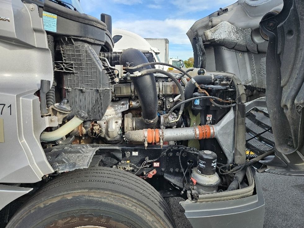 Day Cab Tractor-Heavy Duty Tractors-Freightliner-2020-T12664ST-Cincinnati-OH-385,034\n\t\tmiles-$ 51,250 - Image 15