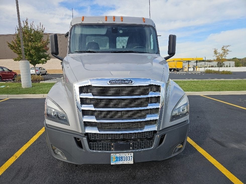 Day Cab Tractor-Heavy Duty Tractors-Freightliner-2020-T12664ST-Cincinnati-OH-385,034\n\t\tmiles-$ 51,250 - Image 2