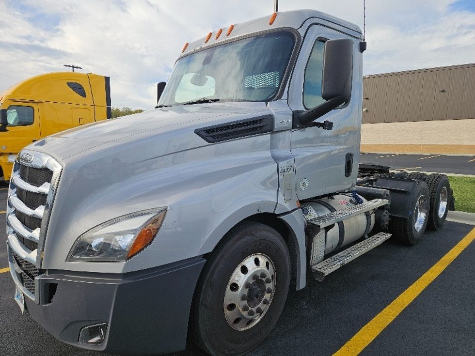Day Cab Tractor-Heavy Duty Tractors-Freightliner-2020-T12664ST-Cincinnati-OH-385,034\n\t\tmiles-$ 51,250 - Image 3