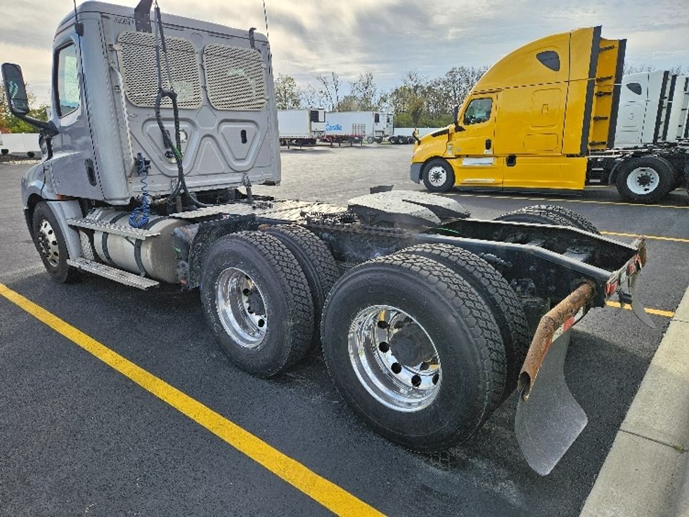 Day Cab Tractor-Heavy Duty Tractors-Freightliner-2020-T12664ST-Cincinnati-OH-385,034\n\t\tmiles-$ 51,250 - Image 5