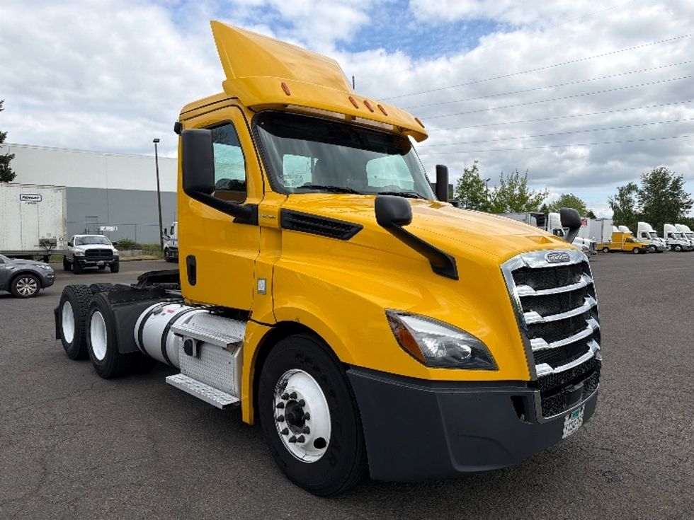 Day Cab Tractor-Heavy Duty Tractors-Freightliner-2020-T12664ST-Clackamas-OR-230,607\n\t\tmiles-$ 57,250 - Image 1
