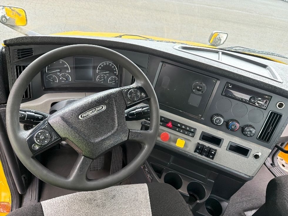 Day Cab Tractor-Heavy Duty Tractors-Freightliner-2020-T12664ST-Clackamas-OR-230,607\n\t\tmiles-$ 57,250 - Image 11