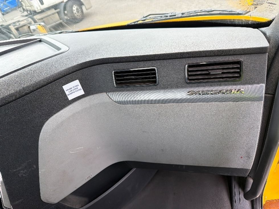 Day Cab Tractor-Heavy Duty Tractors-Freightliner-2020-T12664ST-Clackamas-OR-230,607\n\t\tmiles-$ 57,250 - Image 13