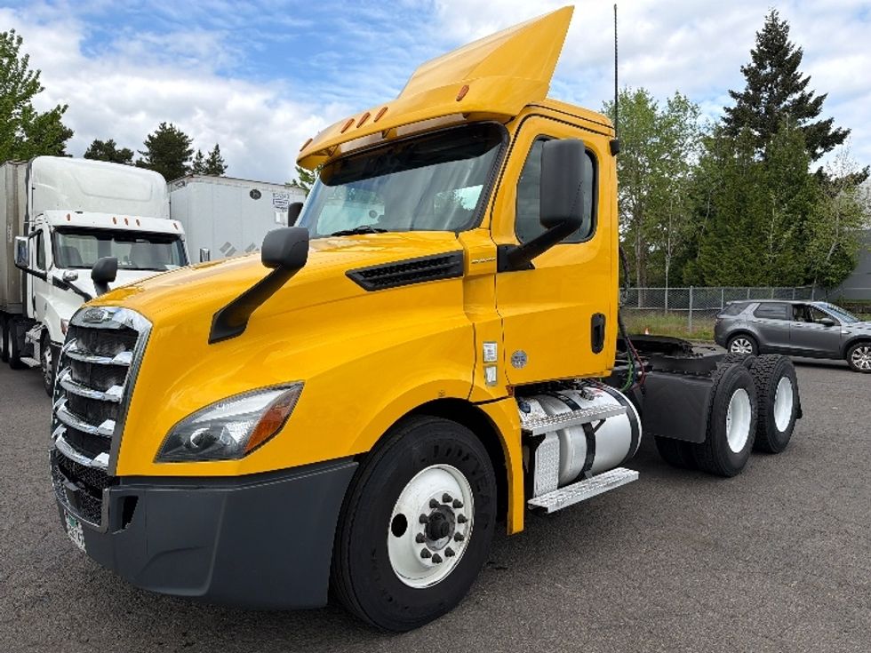 Day Cab Tractor-Heavy Duty Tractors-Freightliner-2020-T12664ST-Clackamas-OR-230,607\n\t\tmiles-$ 57,250 - Image 3