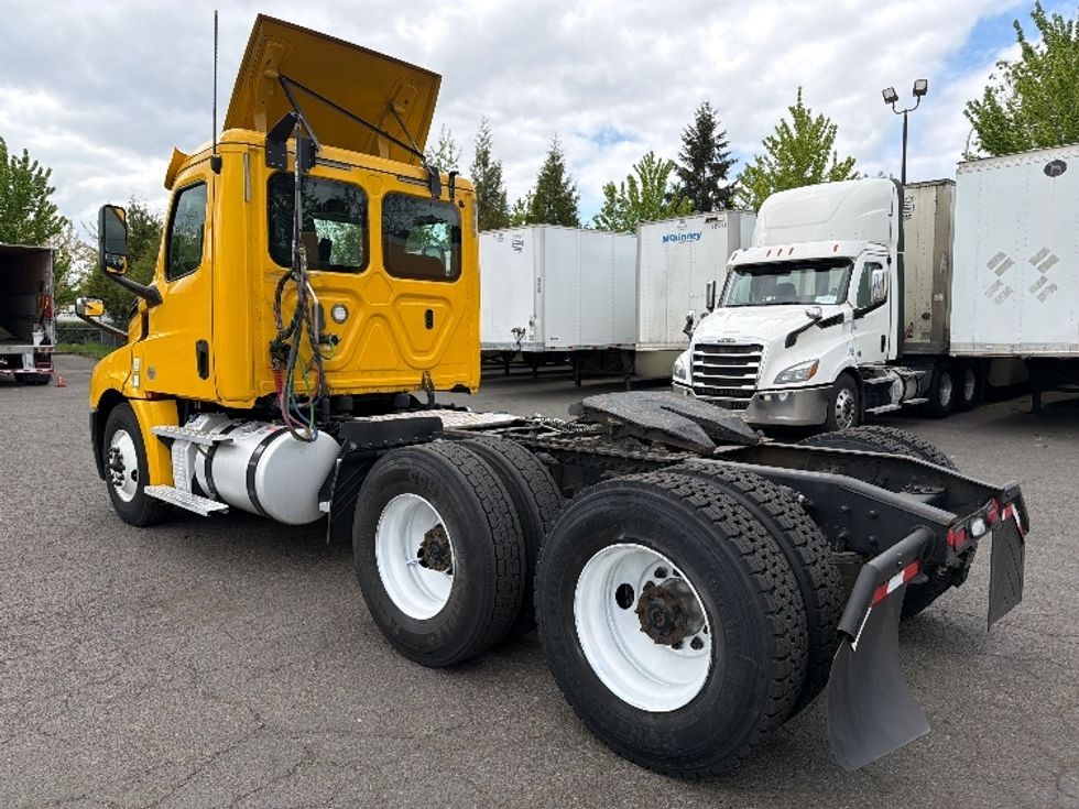 Day Cab Tractor-Heavy Duty Tractors-Freightliner-2020-T12664ST-Clackamas-OR-230,607\n\t\tmiles-$ 57,250 - Image 5