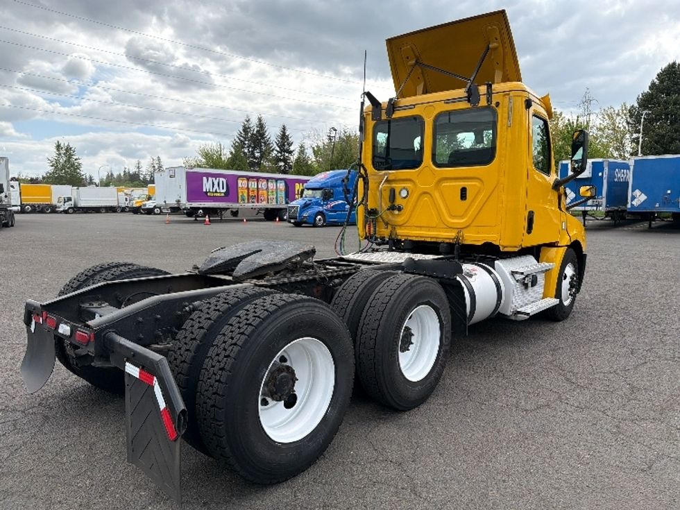 Day Cab Tractor-Heavy Duty Tractors-Freightliner-2020-T12664ST-Clackamas-OR-230,607\n\t\tmiles-$ 57,250 - Image 7