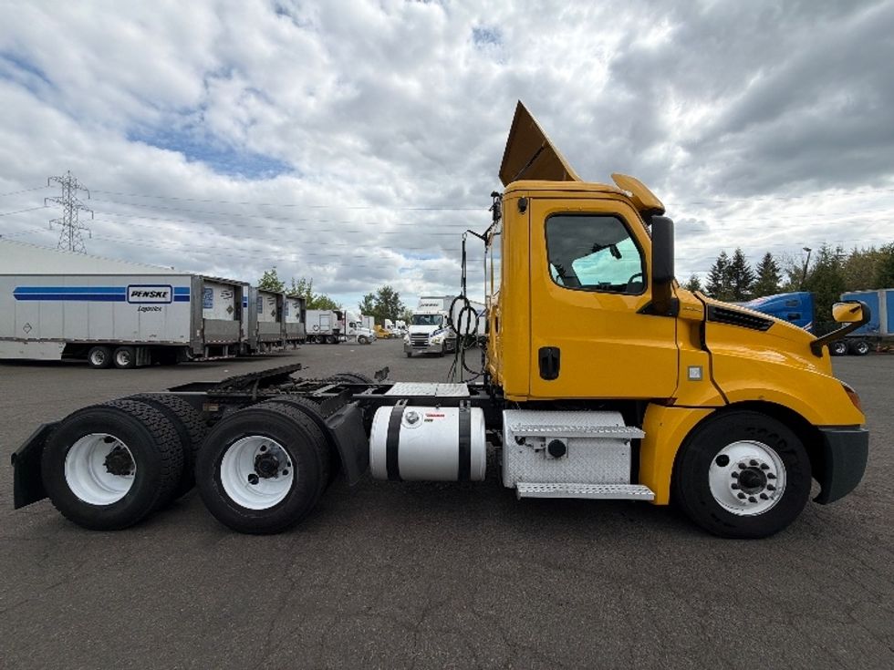 Day Cab Tractor-Heavy Duty Tractors-Freightliner-2020-T12664ST-Clackamas-OR-230,607\n\t\tmiles-$ 57,250 - Image 8