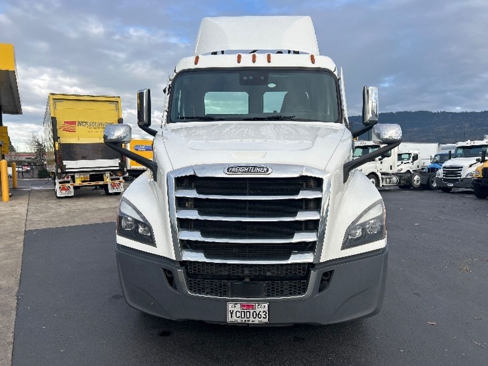 Day Cab Tractor-Heavy Duty Tractors-Freightliner-2020-T12664ST-Clackamas-OR-325,013\n\t\tmiles-$ 53,000 - Image 2
