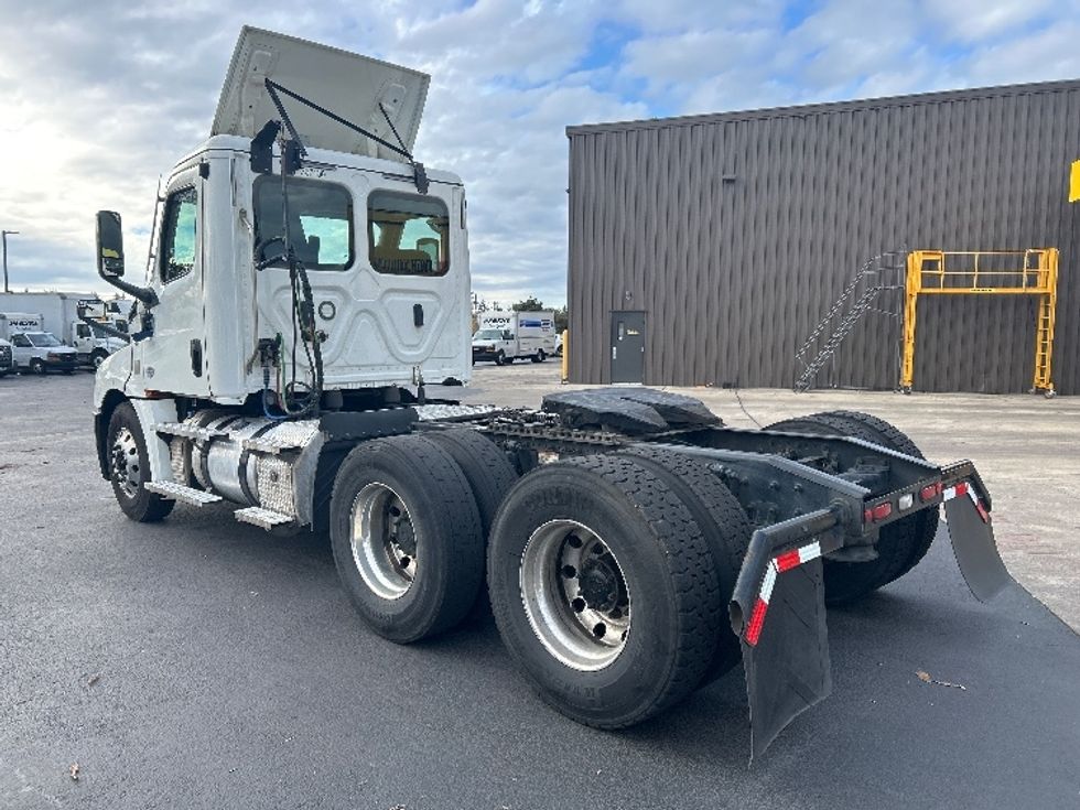 Day Cab Tractor-Heavy Duty Tractors-Freightliner-2020-T12664ST-Clackamas-OR-325,013\n\t\tmiles-$ 53,000 - Image 5