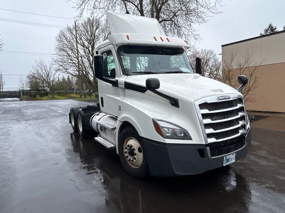 Day Cab Tractor-Heavy Duty Tractors-Freightliner-2020-T12664ST-Clackamas-OR-367,531\n\t\tmiles-$ 54,750 - Image 1