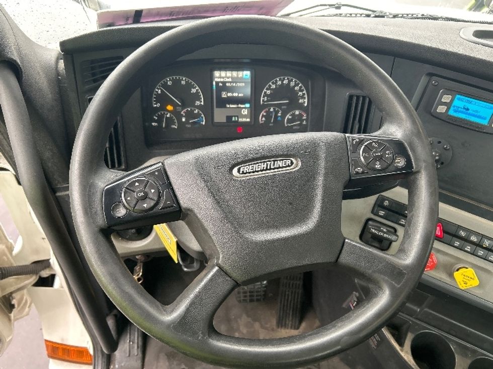 Day Cab Tractor-Heavy Duty Tractors-Freightliner-2020-T12664ST-Clackamas-OR-367,531\n\t\tmiles-$ 54,750 - Image 11