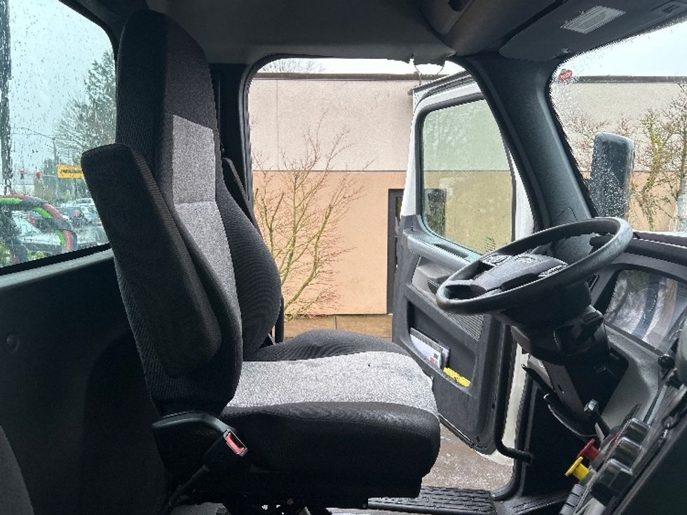 Day Cab Tractor-Heavy Duty Tractors-Freightliner-2020-T12664ST-Clackamas-OR-367,531\n\t\tmiles-$ 54,750 - Image 14