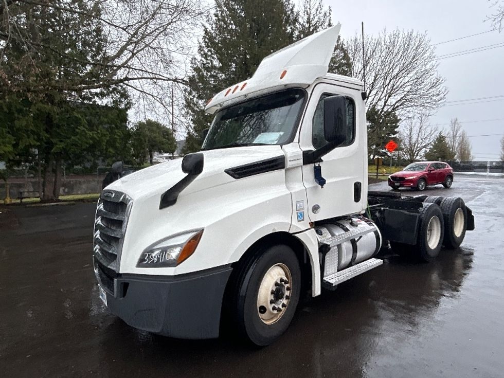 Day Cab Tractor-Heavy Duty Tractors-Freightliner-2020-T12664ST-Clackamas-OR-367,531\n\t\tmiles-$ 54,750 - Image 3