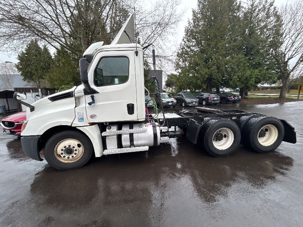 Day Cab Tractor-Heavy Duty Tractors-Freightliner-2020-T12664ST-Clackamas-OR-367,531\n\t\tmiles-$ 54,750 - Image 4