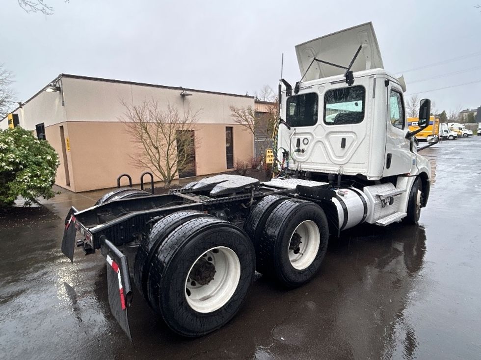 Day Cab Tractor-Heavy Duty Tractors-Freightliner-2020-T12664ST-Clackamas-OR-367,531\n\t\tmiles-$ 54,750 - Image 7