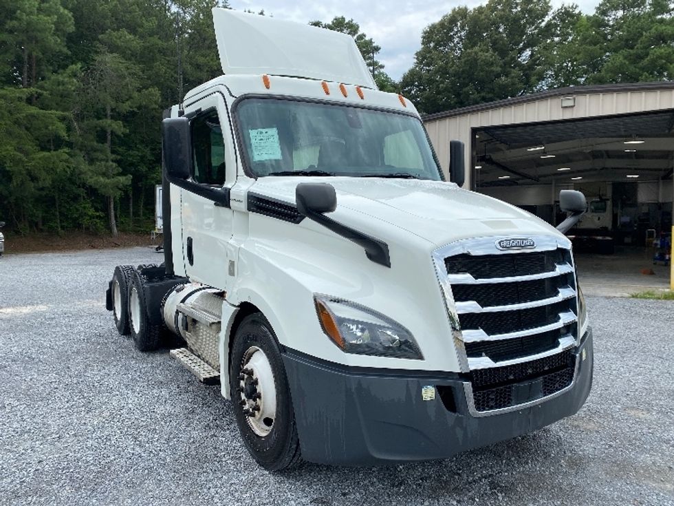 Day Cab Tractor-Heavy Duty Tractors-Freightliner-2020-T12664ST-Cleveland-TN-134,986\n\t\tmiles-$ 67,000 - Image 1