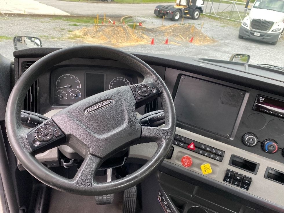 Day Cab Tractor-Heavy Duty Tractors-Freightliner-2020-T12664ST-Cleveland-TN-134,986\n\t\tmiles-$ 67,000 - Image 11