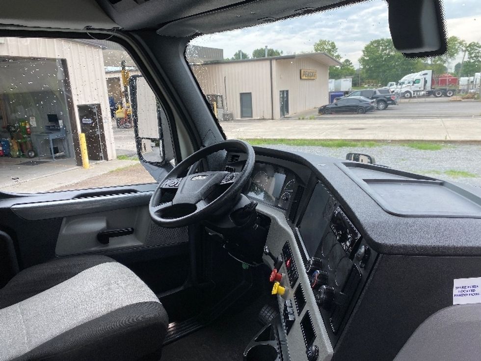 Day Cab Tractor-Heavy Duty Tractors-Freightliner-2020-T12664ST-Cleveland-TN-134,986\n\t\tmiles-$ 67,000 - Image 14