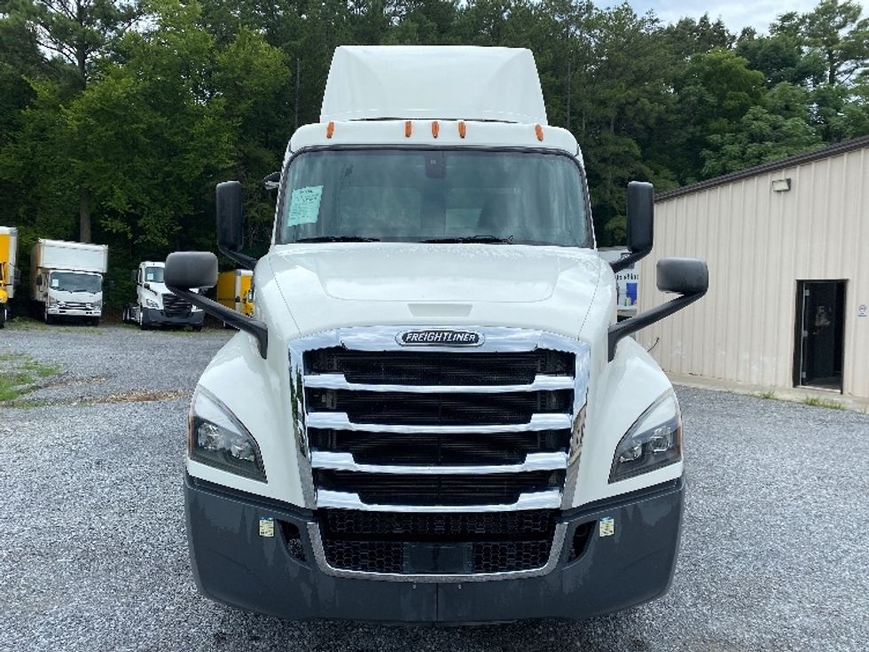 Day Cab Tractor-Heavy Duty Tractors-Freightliner-2020-T12664ST-Cleveland-TN-134,986\n\t\tmiles-$ 67,000 - Image 2