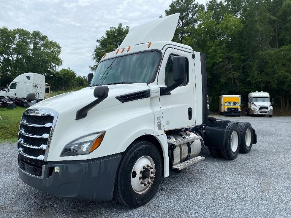 Day Cab Tractor-Heavy Duty Tractors-Freightliner-2020-T12664ST-Cleveland-TN-134,986\n\t\tmiles-$ 67,000 - Image 3