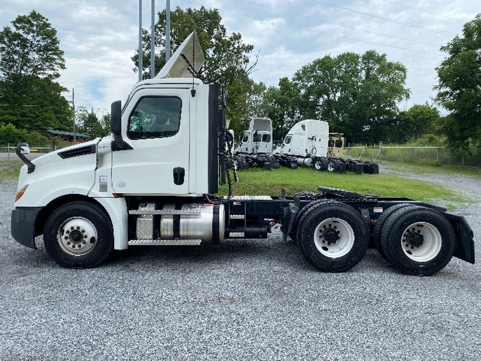 Day Cab Tractor-Heavy Duty Tractors-Freightliner-2020-T12664ST-Cleveland-TN-134,986\n\t\tmiles-$ 67,000 - Image 4
