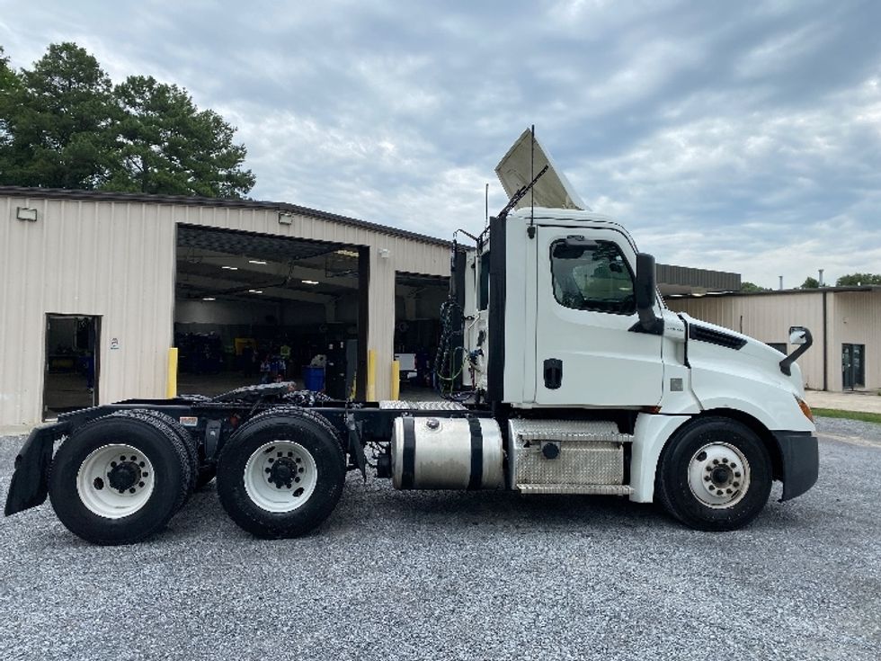 Day Cab Tractor-Heavy Duty Tractors-Freightliner-2020-T12664ST-Cleveland-TN-134,986\n\t\tmiles-$ 67,000 - Image 8