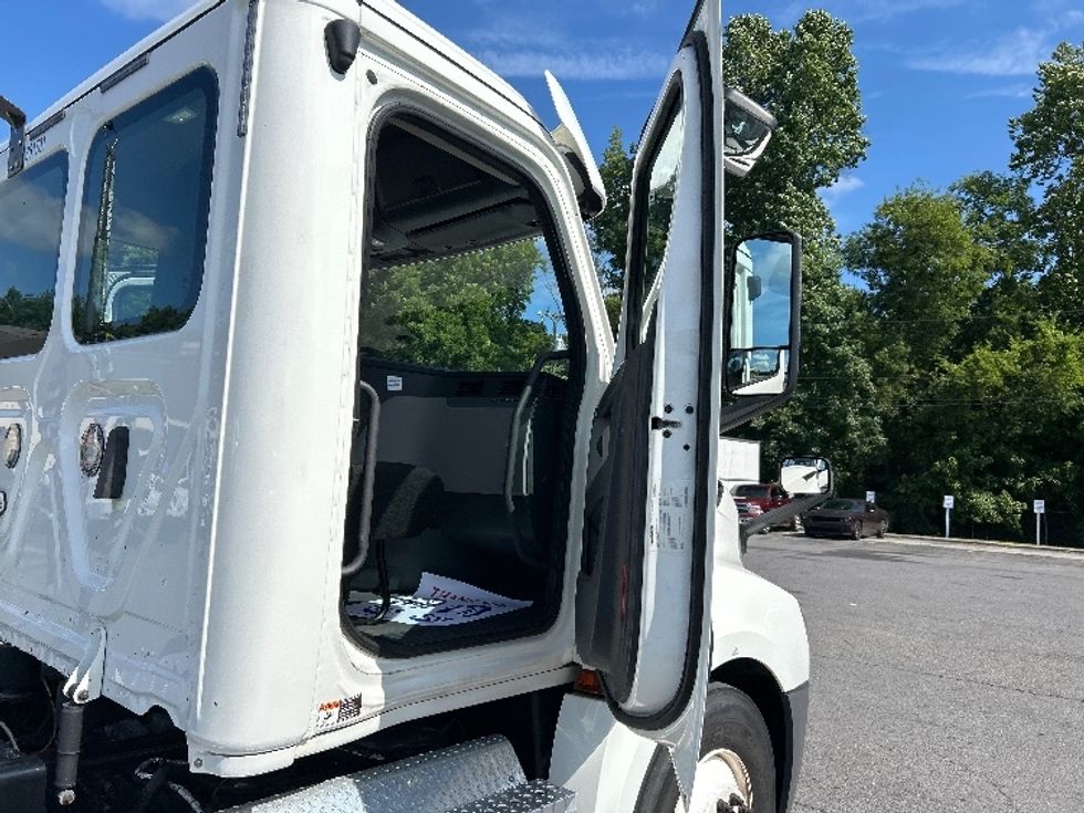 Day Cab Tractor-Heavy Duty Tractors-Freightliner-2020-T12664ST-Cleveland-TN-150,487\n\t\tmiles-$ 69,250 - Image 12