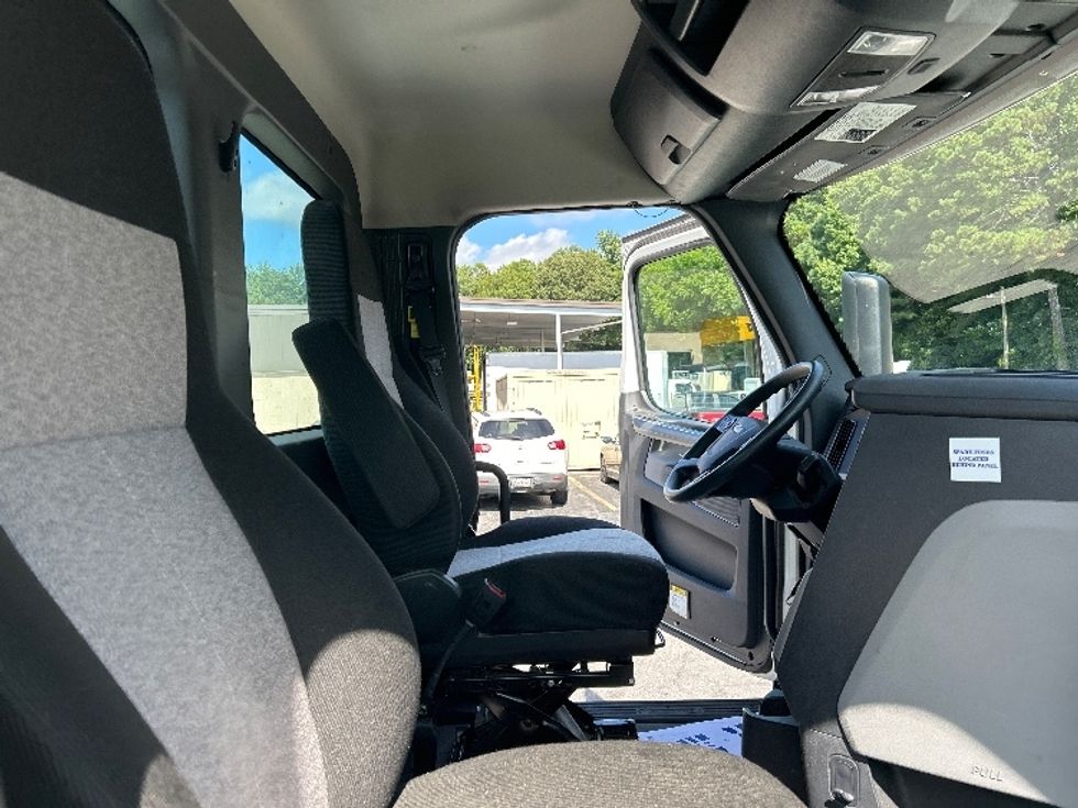 Day Cab Tractor-Heavy Duty Tractors-Freightliner-2020-T12664ST-Cleveland-TN-150,487\n\t\tmiles-$ 69,250 - Image 14